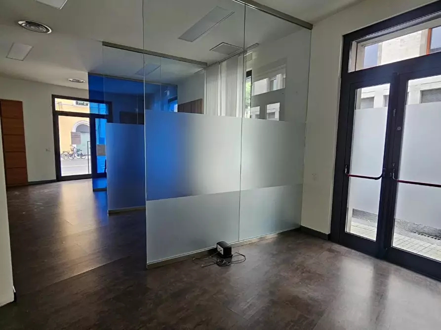 Immagine 4 di Locale commerciale in affitto  a Pisa