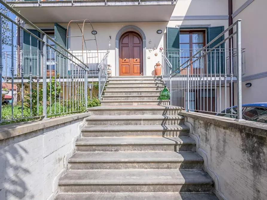 Immagine 4 di Villa in vendita  a Collesalvetti