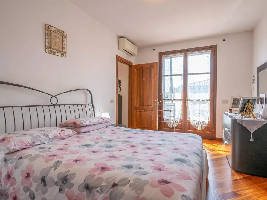 Immagine 38 di Villa in vendita  a Collesalvetti