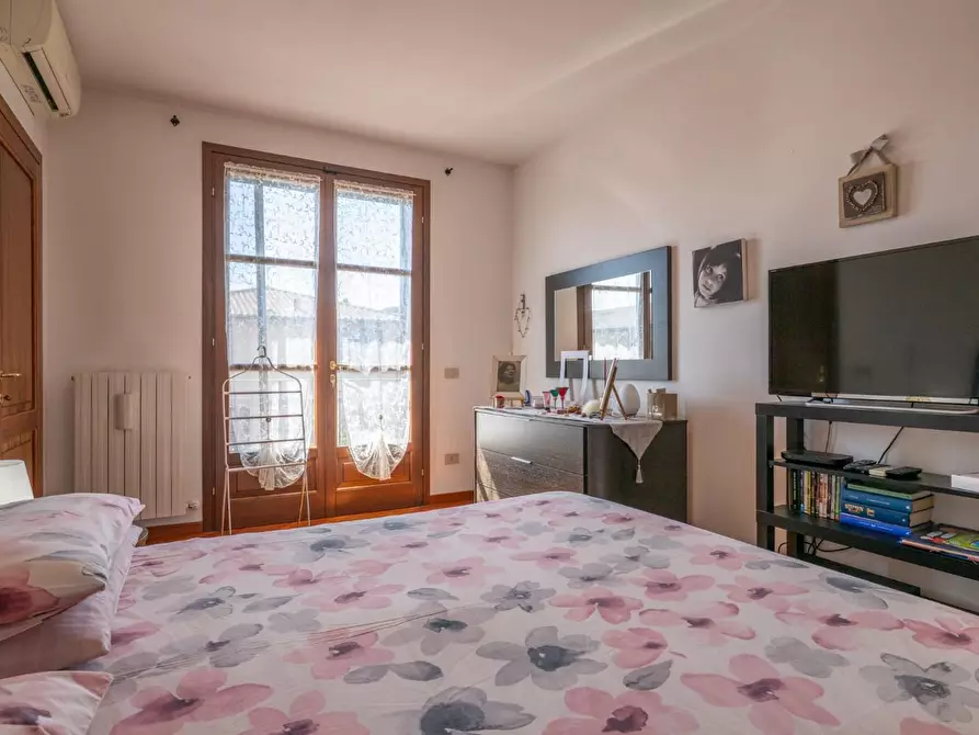 Immagine 39 di Villa in vendita  a Collesalvetti