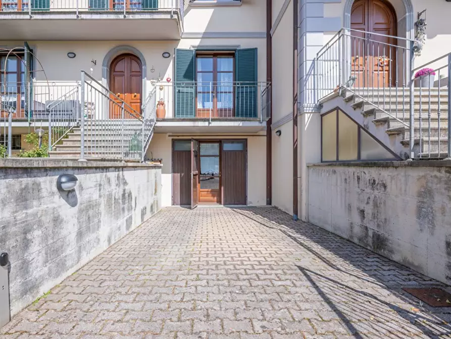 Immagine 2 di Villa in vendita  a Collesalvetti