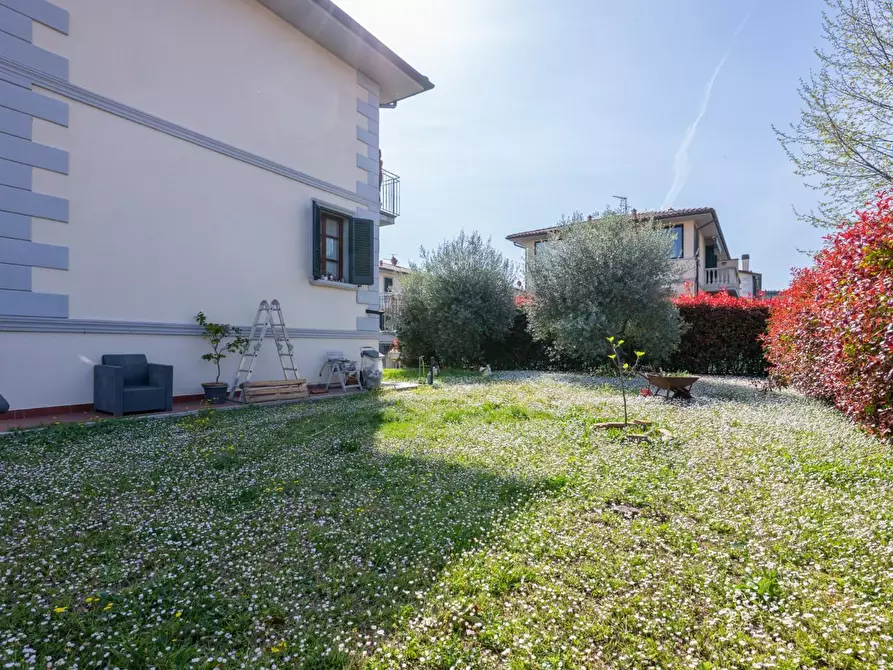 Immagine 9 di Villa in vendita  a Collesalvetti