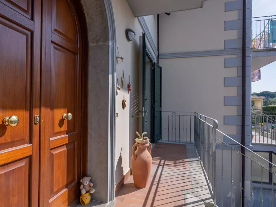 Immagine 17 di Villa in vendita  a Collesalvetti