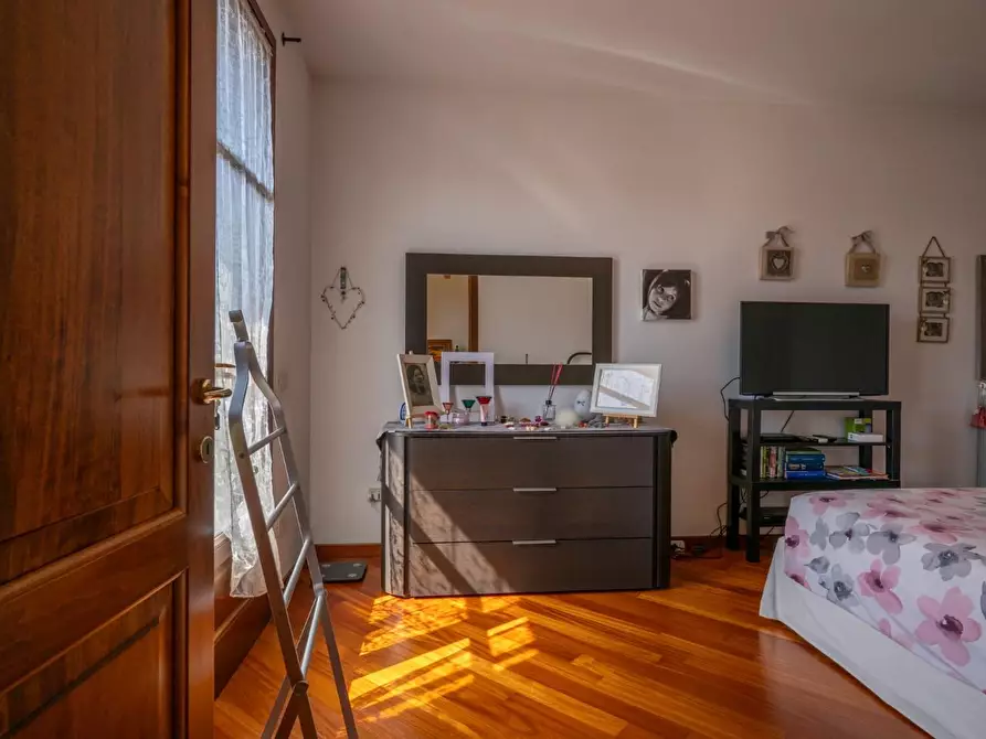 Immagine 35 di Villa in vendita  a Collesalvetti