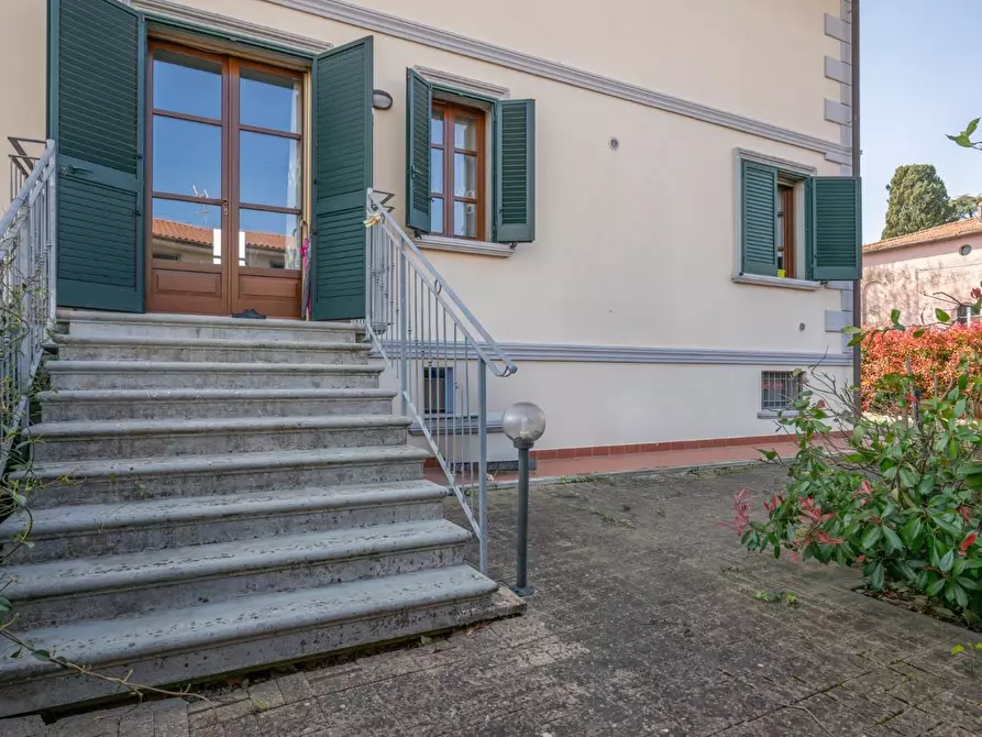 Immagine 12 di Villa in vendita  a Collesalvetti