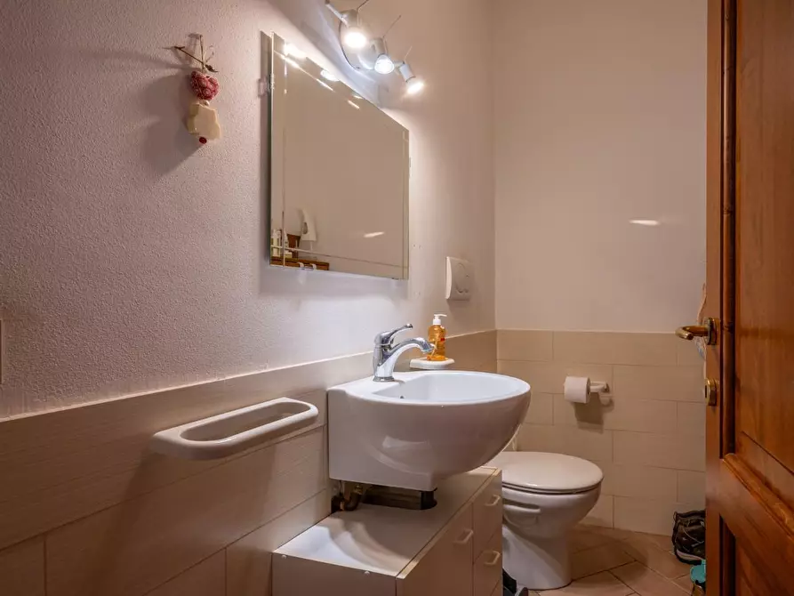 Immagine 34 di Villa in vendita  a Collesalvetti