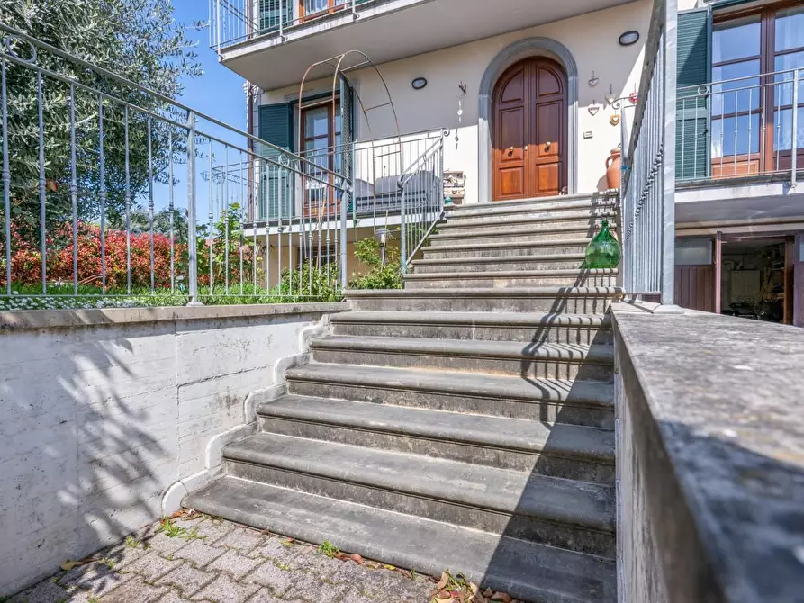 Immagine 3 di Villa in vendita  a Collesalvetti