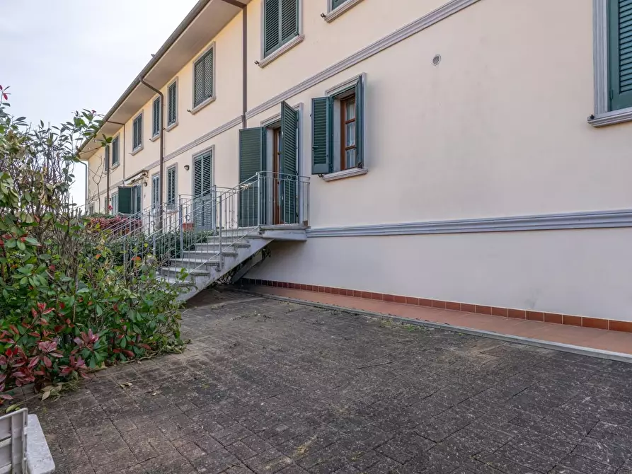 Immagine 11 di Villa in vendita  a Collesalvetti