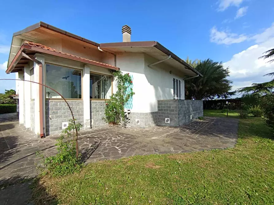 Immagine 1 di Villa in vendita  a Pisa