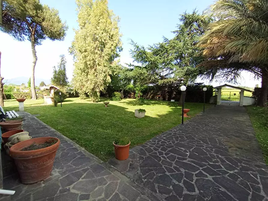 Immagine 11 di Villa in vendita  a Pisa