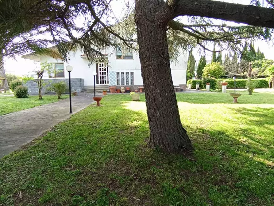 Immagine 34 di Villa in vendita  a Pisa