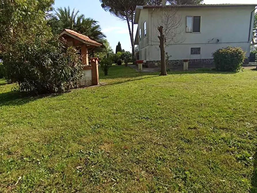 Immagine 15 di Villa in vendita  a Pisa