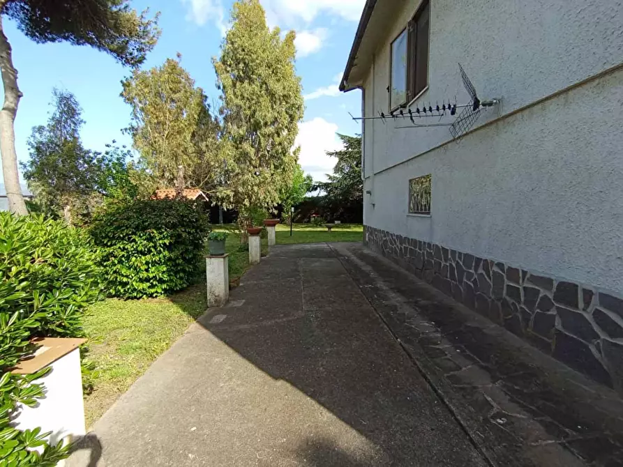 Immagine 6 di Villa in vendita  a Pisa