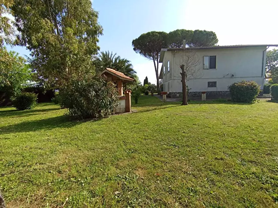 Immagine 3 di Villa in vendita  a Pisa
