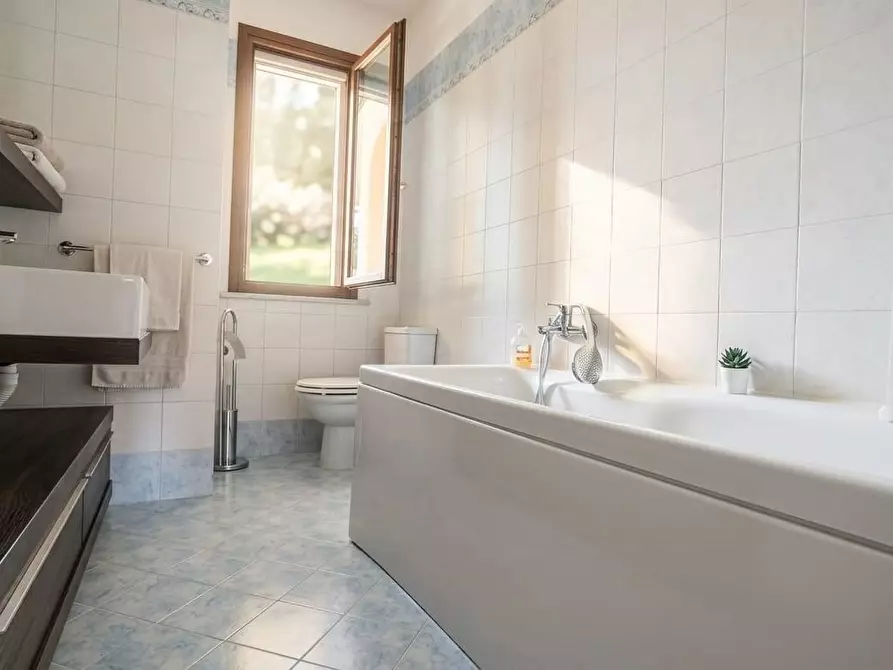 Immagine 20 di Villetta a schiera in vendita  a Ortonovo