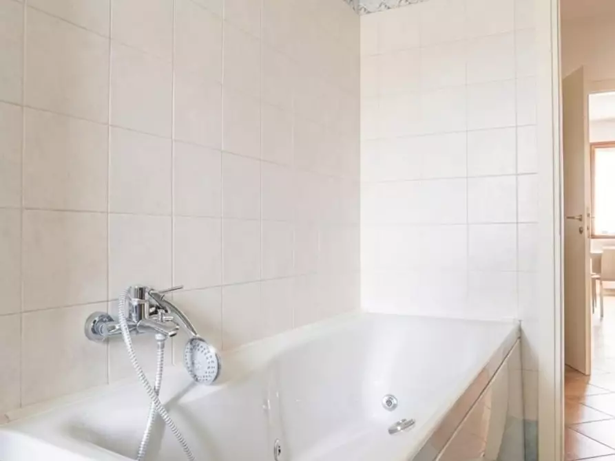 Immagine 21 di Villetta a schiera in vendita  a Ortonovo