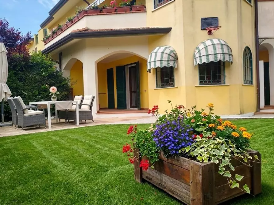 Immagine 29 di Villetta a schiera in vendita  a Ortonovo