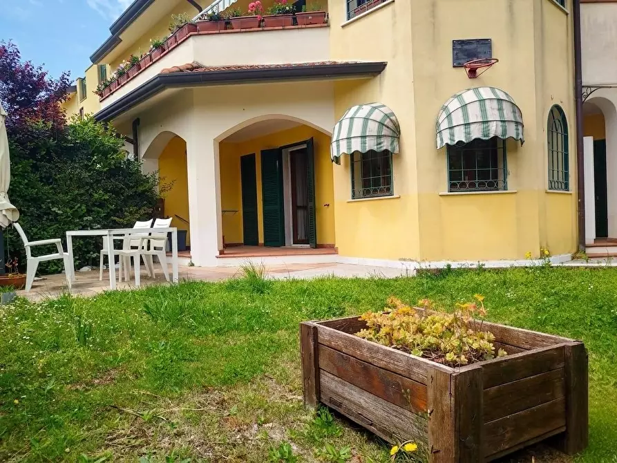 Immagine 27 di Villetta a schiera in vendita  a Ortonovo