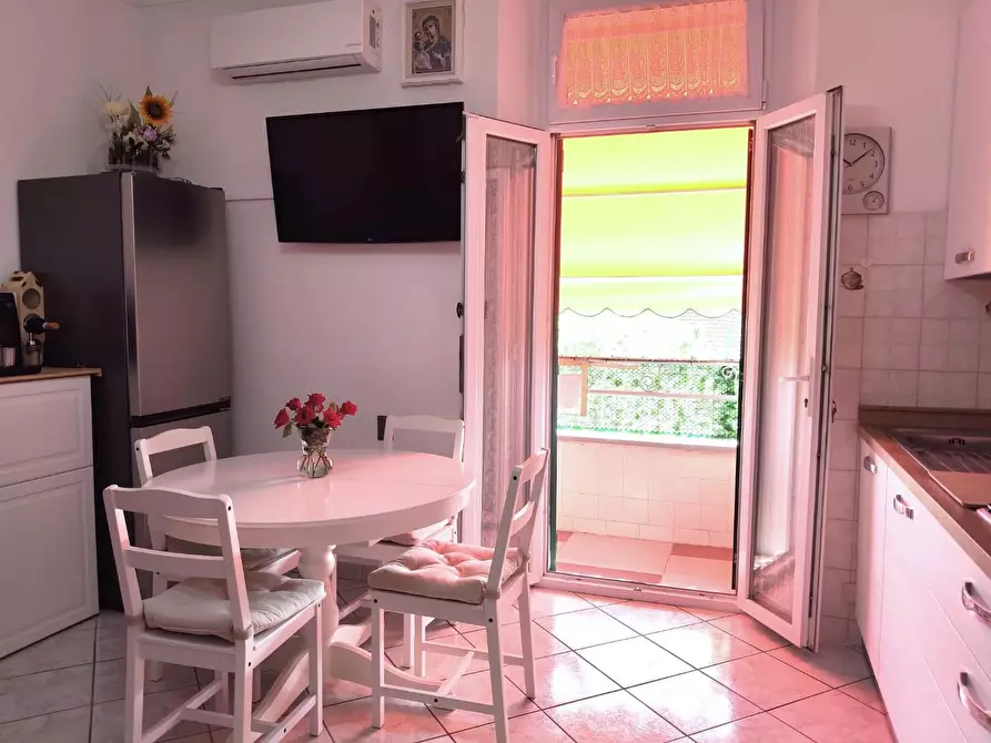 Immagine 4 di Appartamento in vendita  a Lucca