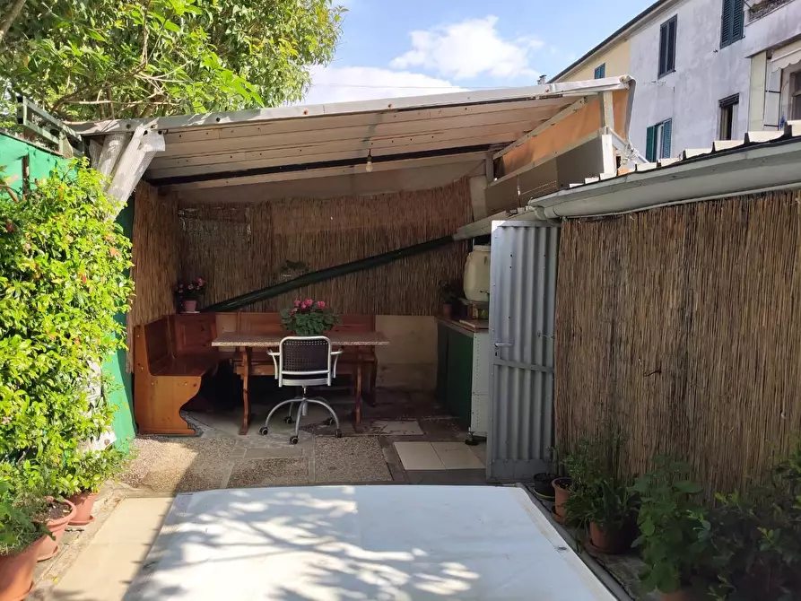 Immagine 30 di Appartamento in vendita  a Lucca