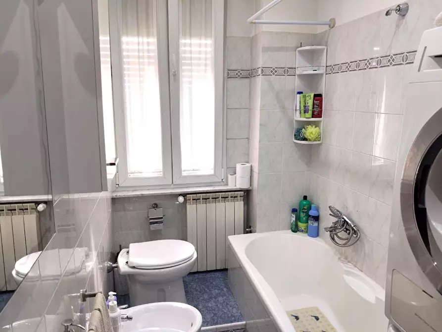 Immagine 27 di Appartamento in vendita  a Lucca