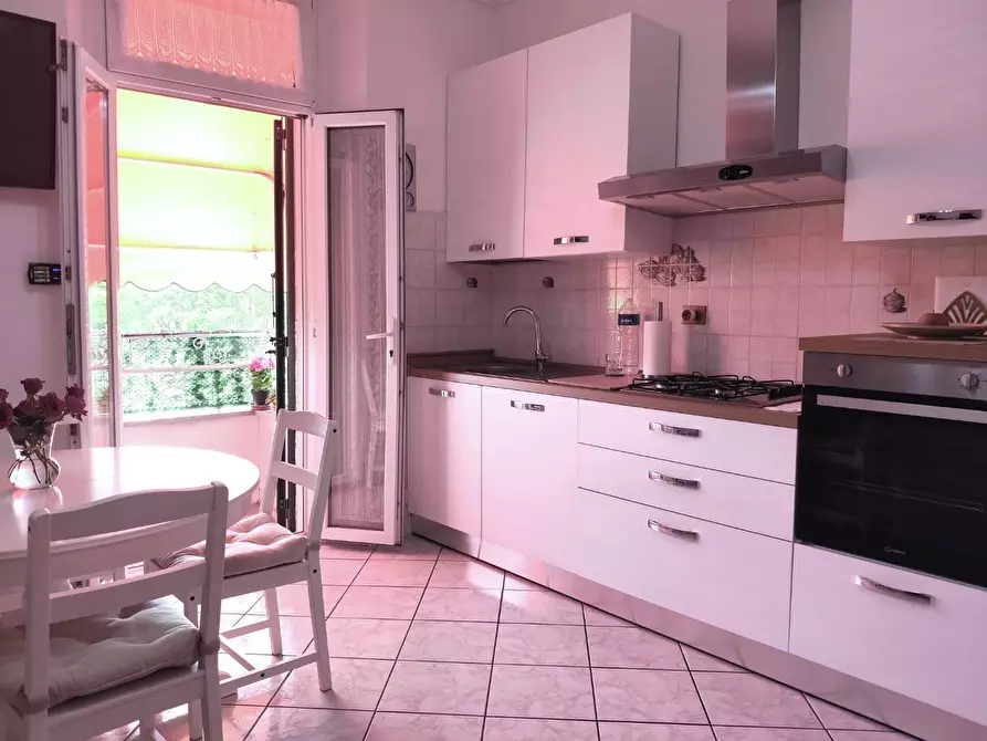 Immagine 15 di Appartamento in vendita  a Lucca