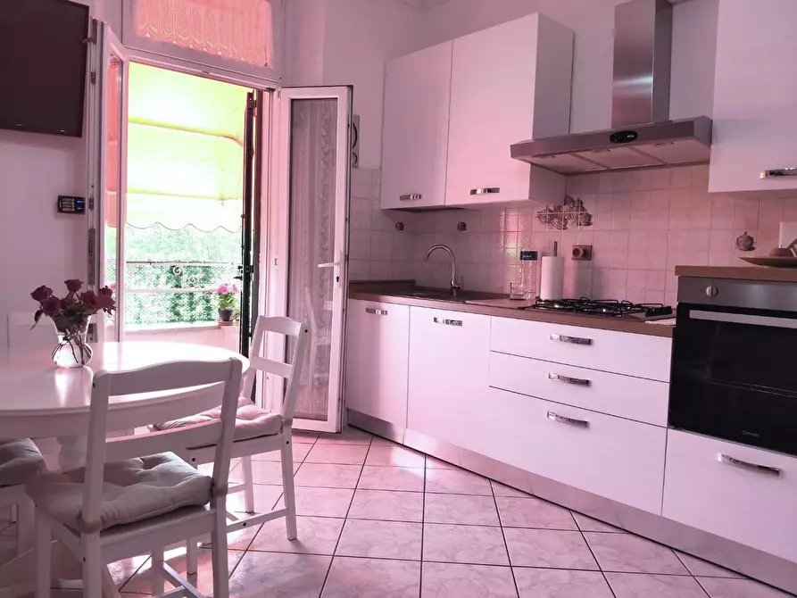 Immagine 13 di Appartamento in vendita  a Lucca