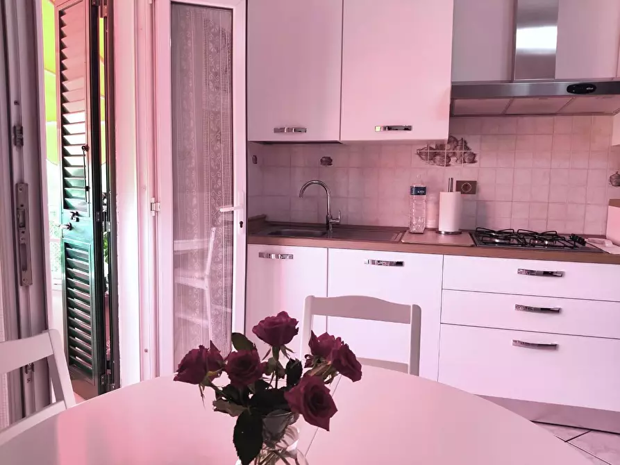 Immagine 9 di Appartamento in vendita  a Lucca