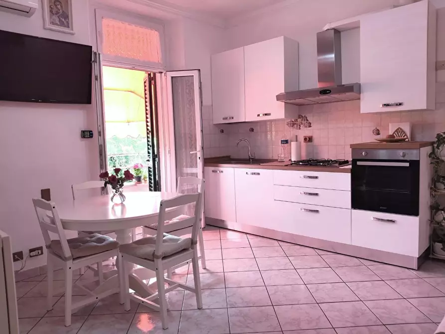 Immagine 16 di Appartamento in vendita  a Lucca