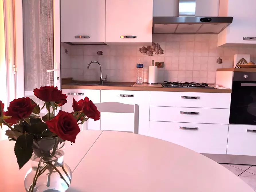 Immagine 2 di Appartamento in vendita  a Lucca