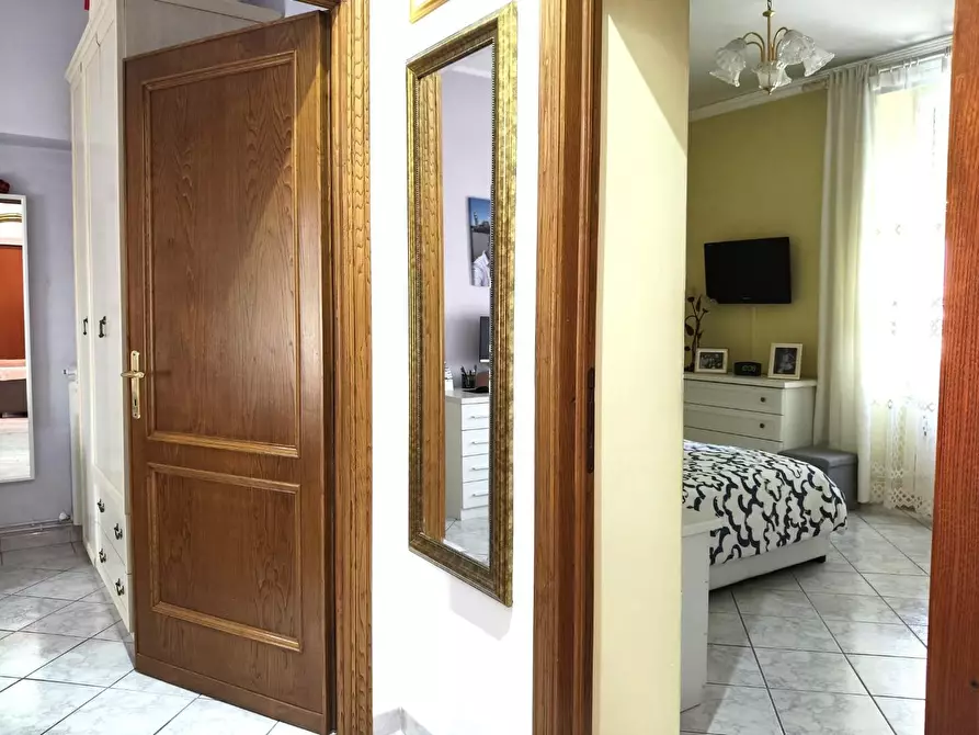 Immagine 18 di Appartamento in vendita  a Lucca