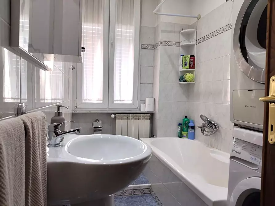 Immagine 26 di Appartamento in vendita  a Lucca