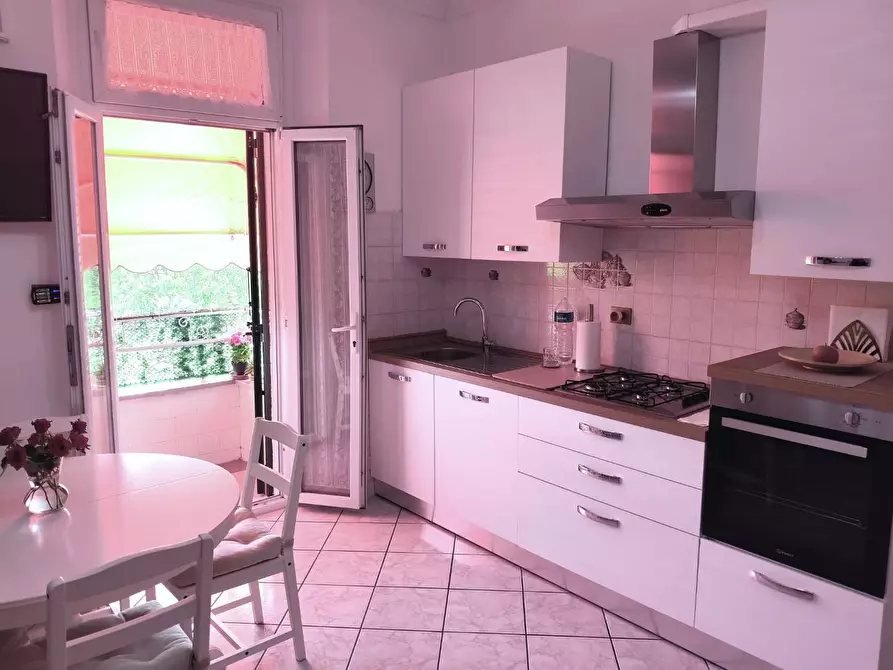 Immagine 12 di Appartamento in vendita  a Lucca