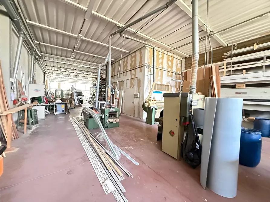 Immagine 15 di Attività artigianale in vendita  a Ponsacco