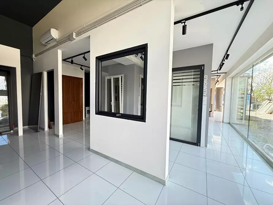 Immagine 27 di Attività artigianale in vendita  a Ponsacco