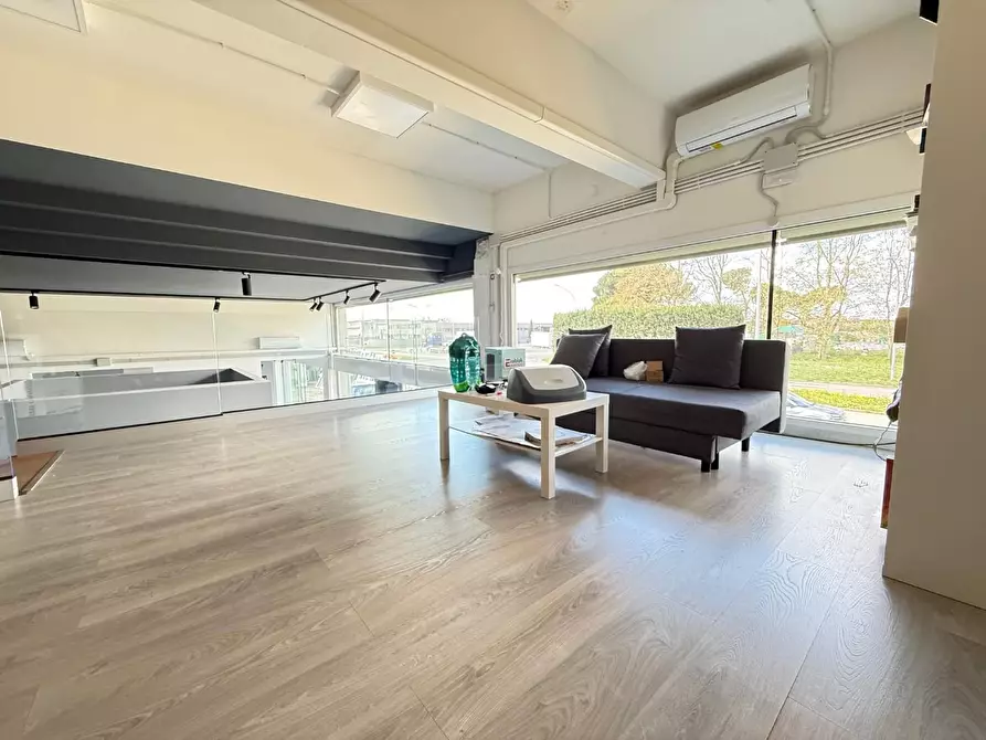 Immagine 1 di Attività artigianale in vendita  a Ponsacco