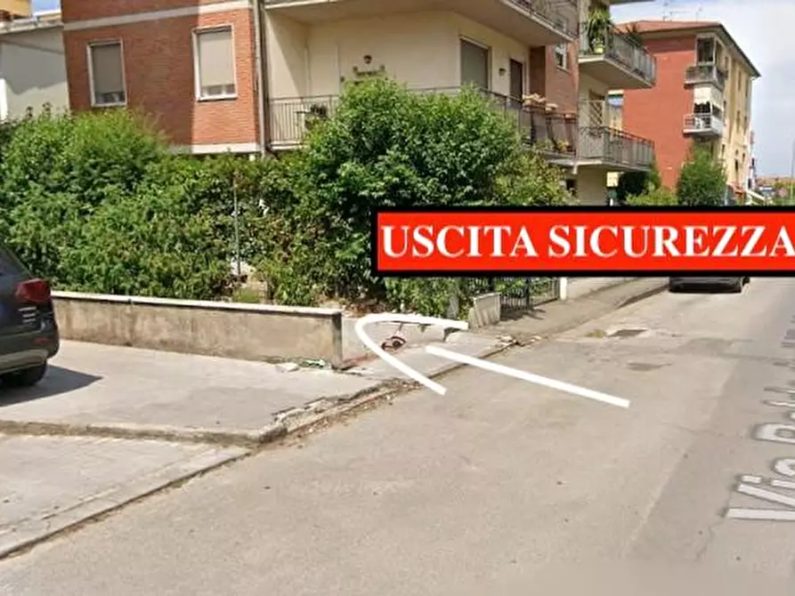 Immagine 2 di Garage in vendita  a Pisa