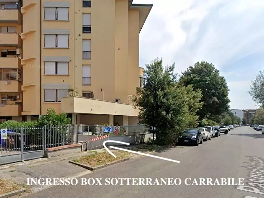 Immagine 1 di Garage in vendita  a Pisa