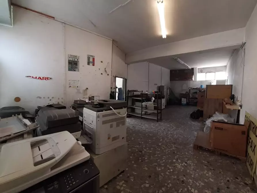 Immagine 3 di Negozio in vendita  a Pontedera