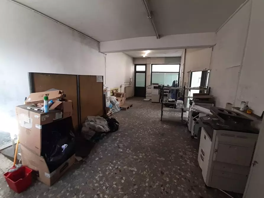 Immagine 4 di Negozio in vendita  a Pontedera