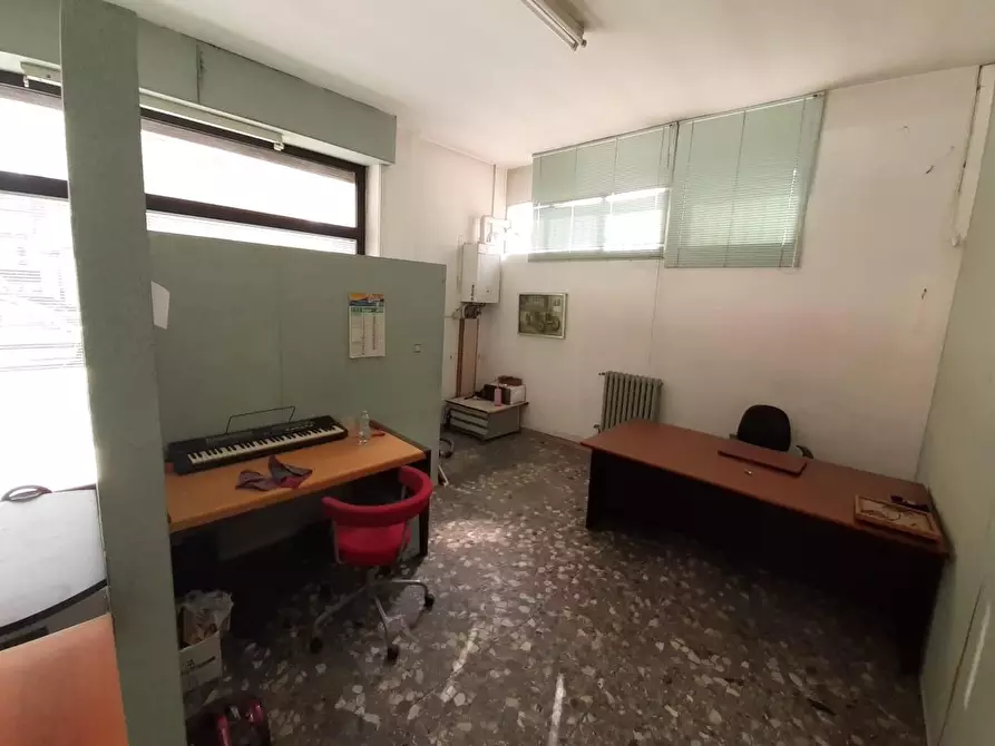 Immagine 5 di Negozio in vendita  a Pontedera