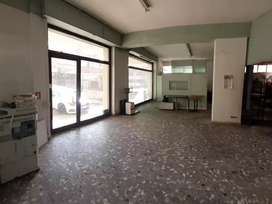 Immagine 1 di Negozio in vendita  a Pontedera