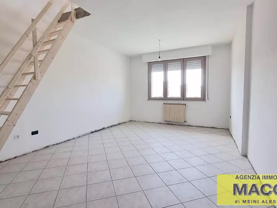 Immagine 9 di Mansarda in vendita  a Ponsacco