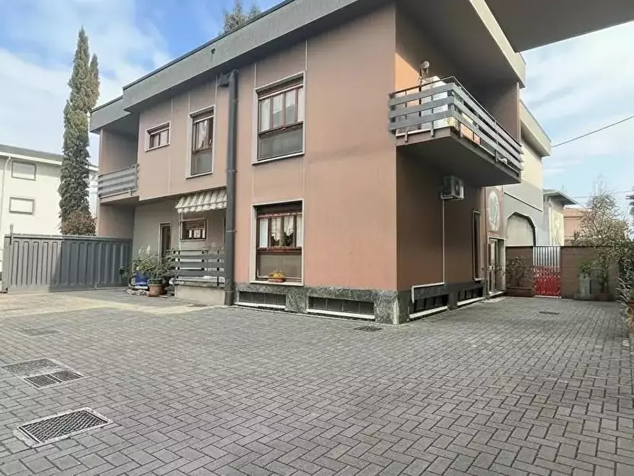 Immagine 24 di Villa in vendita  a Solbiate Olona