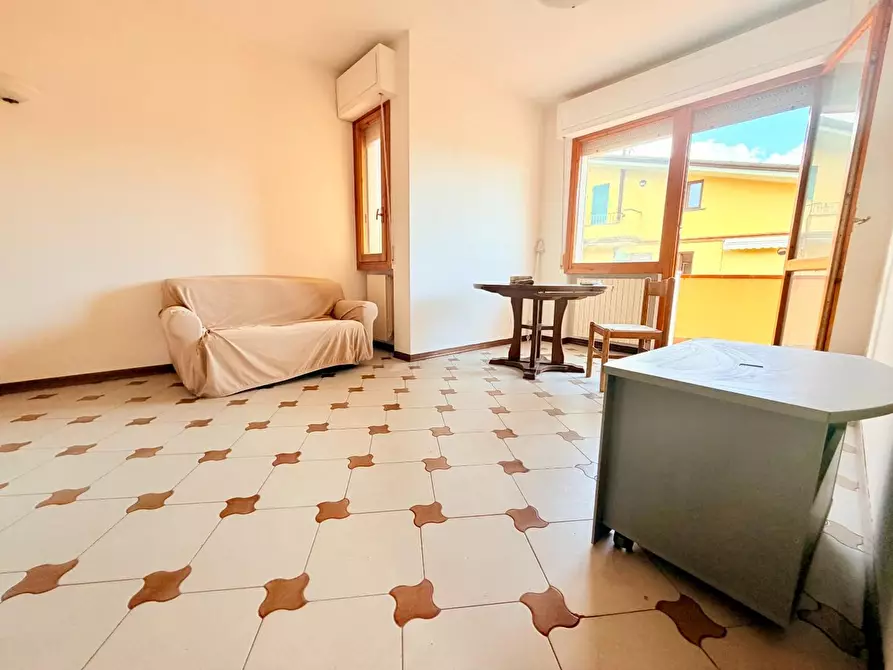 Immagine 1 di Appartamento in vendita  a Massa