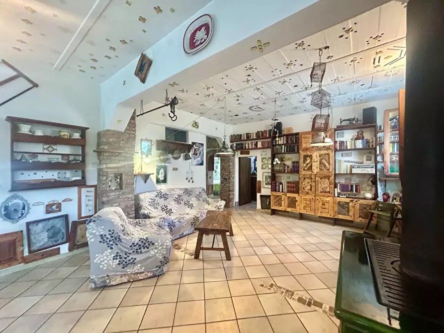 Immagine 13 di Casa colonica in vendita  a Asciano
