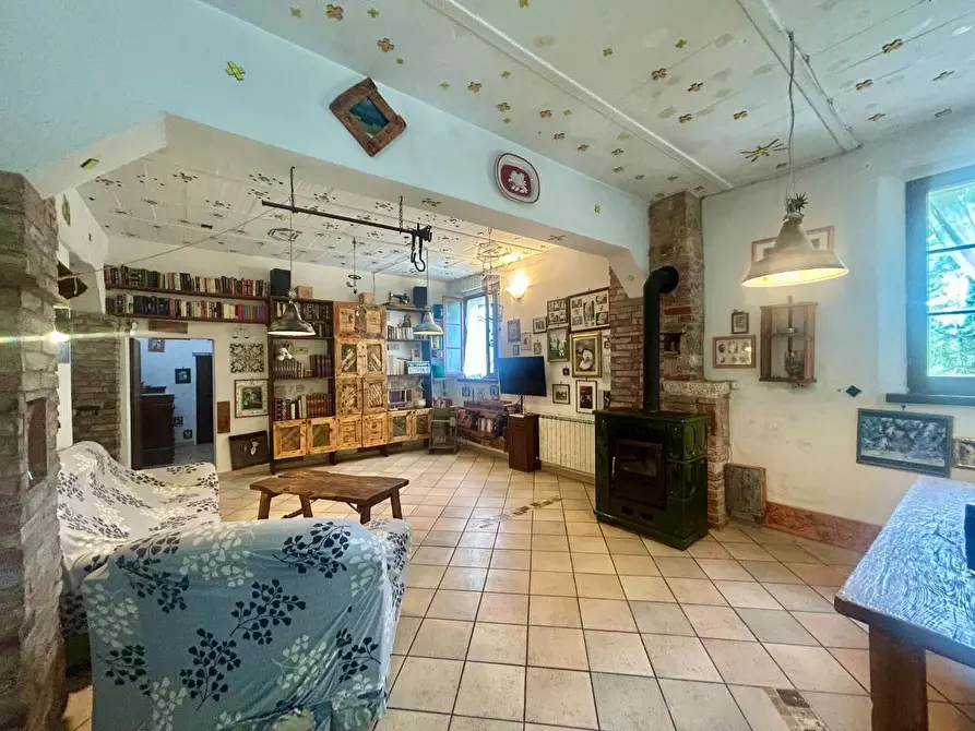 Immagine 12 di Casa colonica in vendita  a Asciano