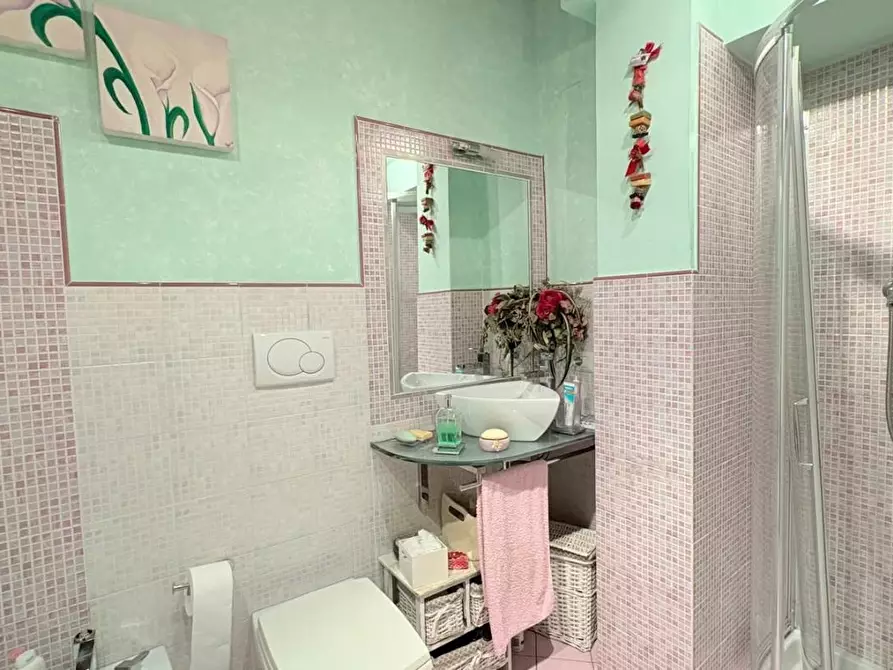 Immagine 8 di Appartamento in vendita  a Lucca