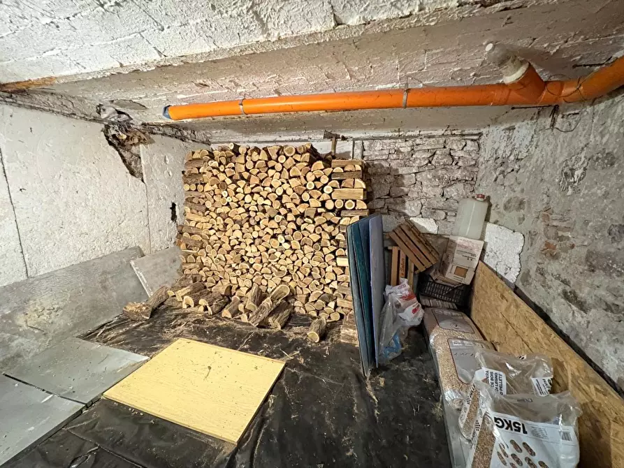 Immagine 15 di Appartamento in vendita  a Lucca