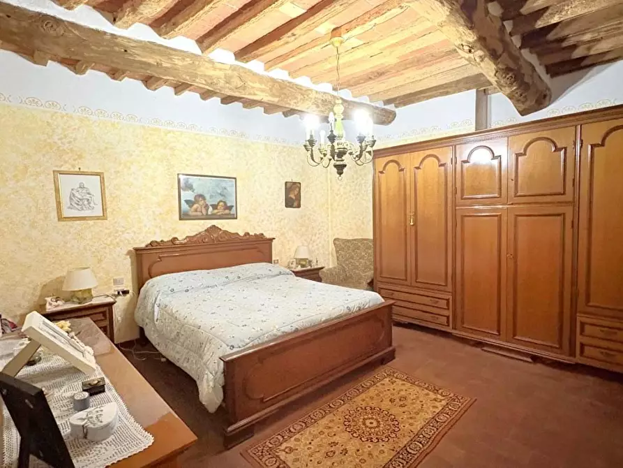 Immagine 9 di Appartamento in vendita  a Lucca